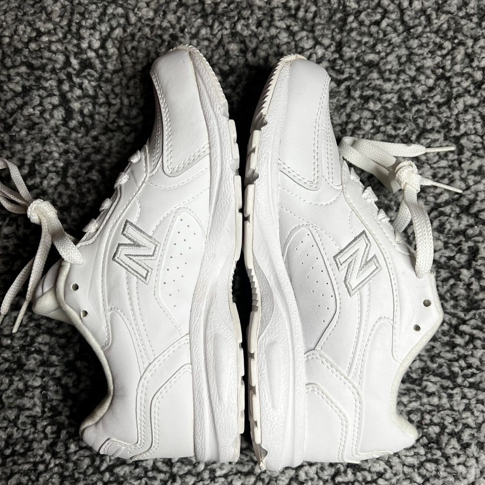 White New Balance Sneakers SIZE 6